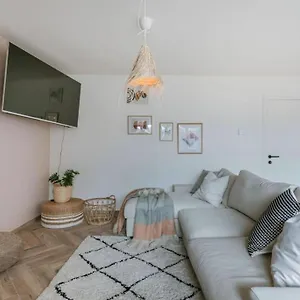 Appartement Juan - Stijlvol Met Uitzicht Op De Kaai, Oostende